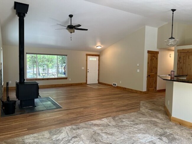 Building Photo - 17447 Auklet Dr