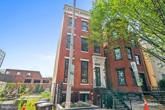 Building Photo - 1110 6th St NW