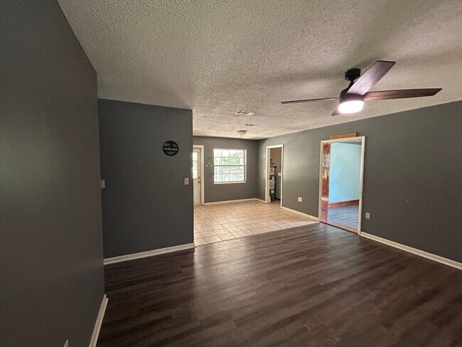 Building Photo - 3-Bedroom Home in Williston