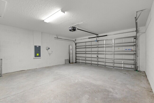 Building Photo - LIKE NEW Home for Rent in Cypress Mill!