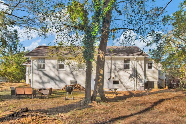 Building Photo - 424 Pearl St