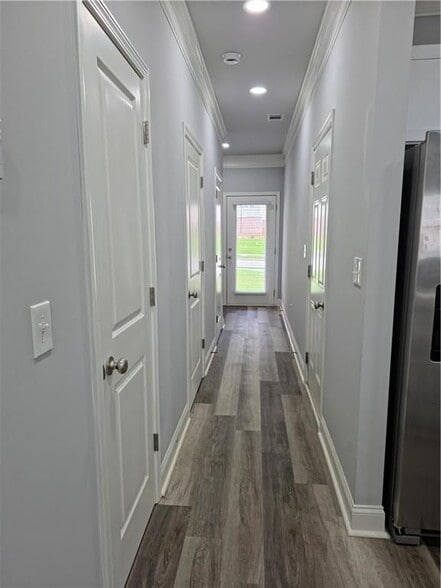 Building Photo - 430 Village Creek Dr SE
