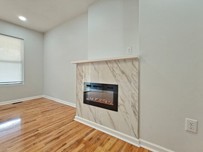 Building Photo - 344 N Redfield St