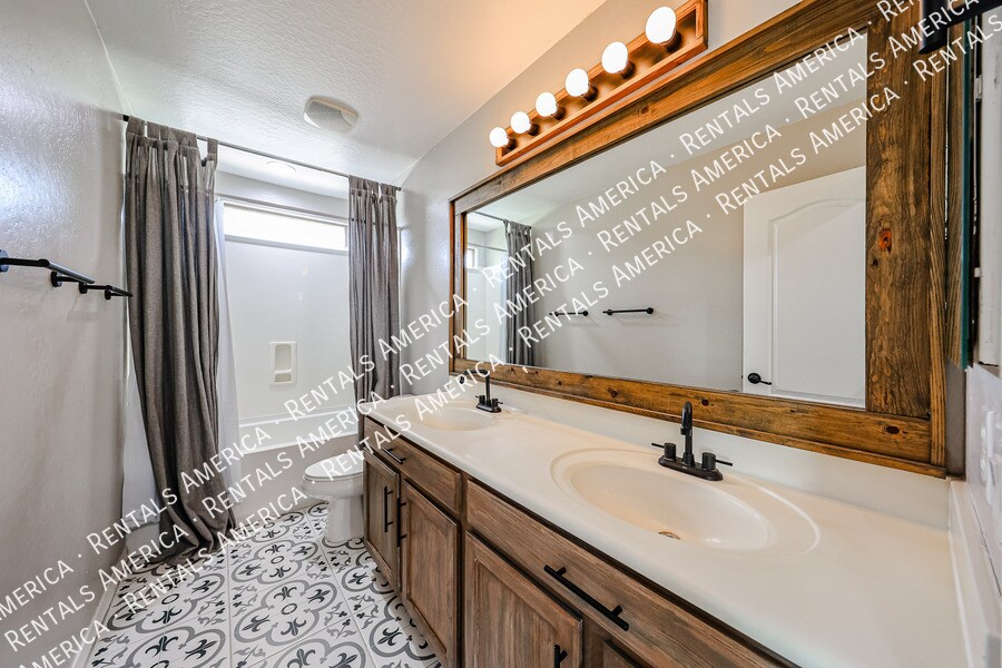Building Photo - 7223 N 73rd Dr