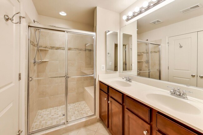 Building Photo - Beautiful Garage Townhouse in Poplar Run - Minutes to Glenmont METRO & I-200!