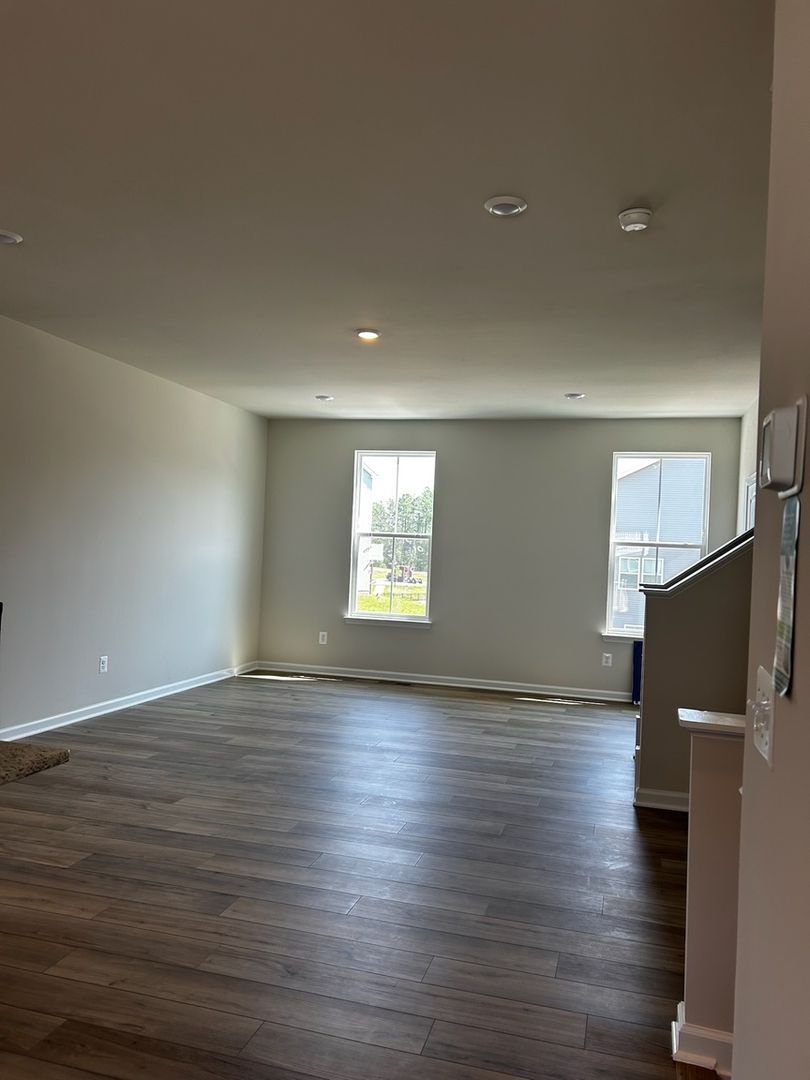 Building Photo - 8772 Whitman Dr