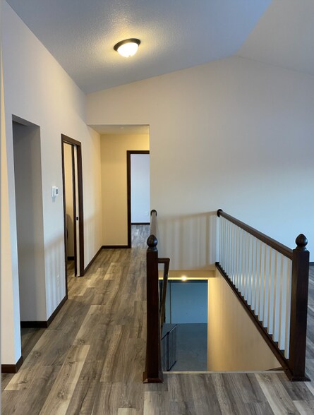 Building Photo - 906 Taft St S