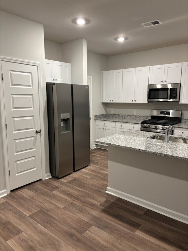 Building Photo - "Brand New 3-Bed Home with 2.5 Baths on Tiliwa Street – Your Summerville Sanctuary Awaits!"