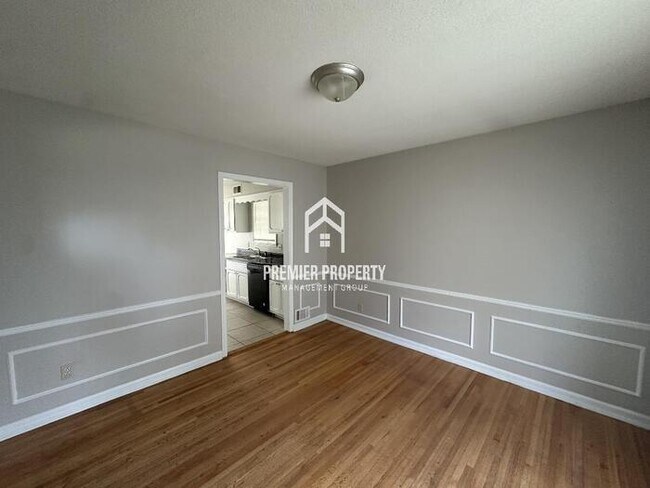 Building Photo - 5288 Oak Meadow Ave