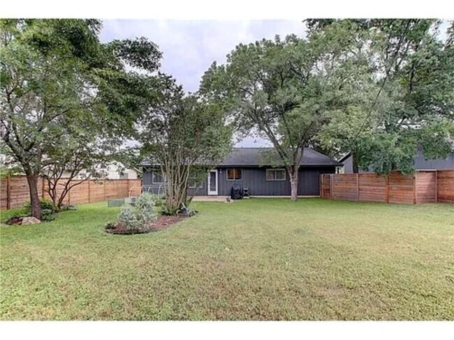 Building Photo - 3821 Alexandria Dr