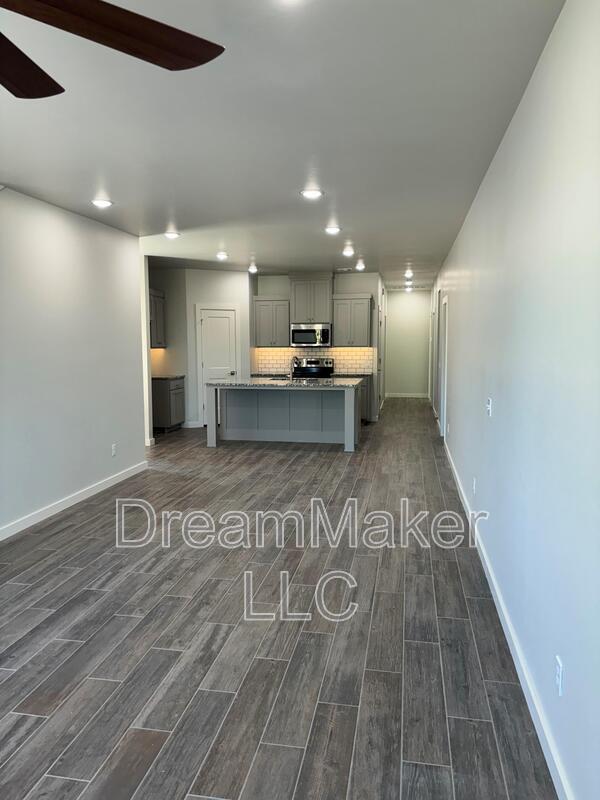 Building Photo - 1024 Varenna Ln