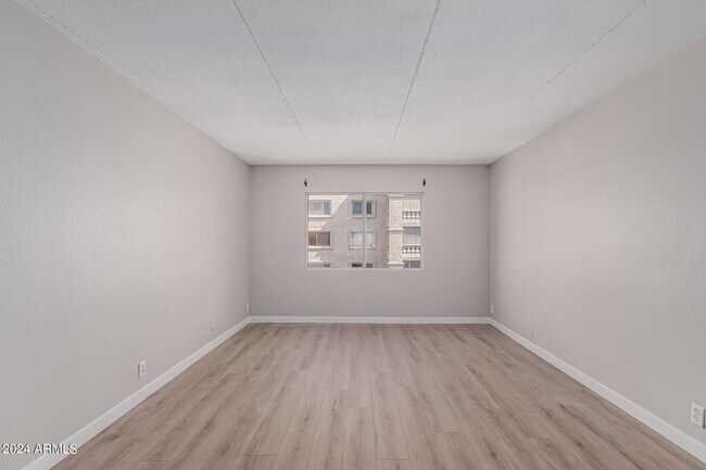 Building Photo - 7930 E Camelback Rd