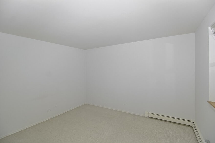 Building Photo - 650 W Wrightwood Ave