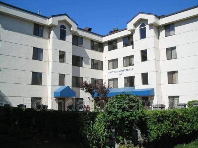 Building Photo - 400 10th Ave