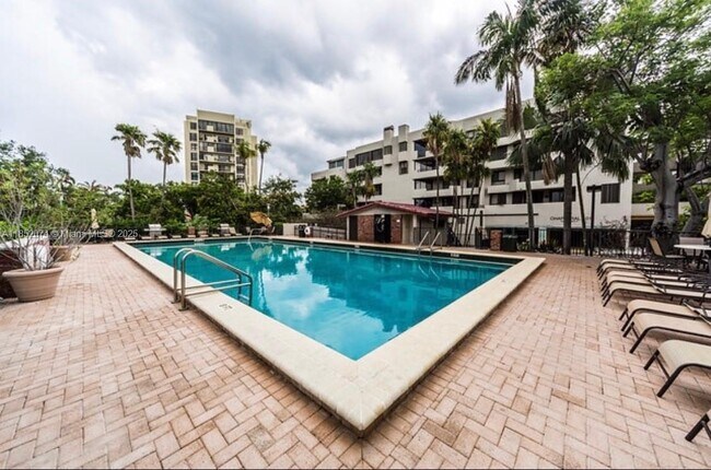 Building Photo - 101 Crandon Blvd