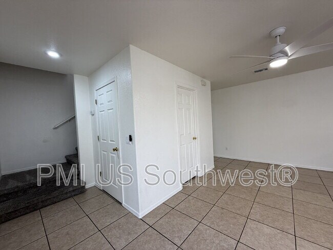 Building Photo - 384 Anna Cir
