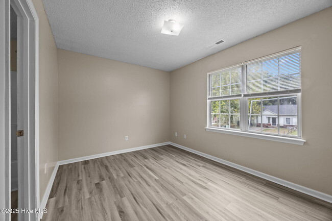 Building Photo - 117 Mesa Ln
