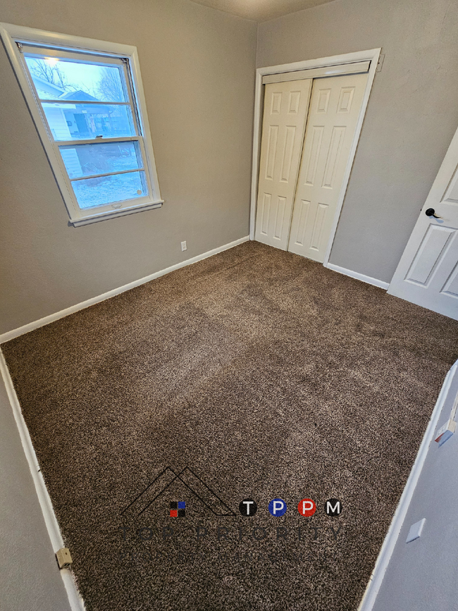 Building Photo - 2 Bedroom | 1 Bathroom Single-Family Home ...