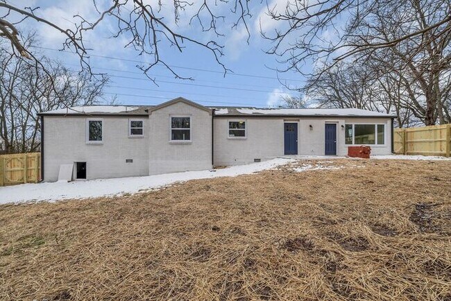 Building Photo - Beautiful Remodeled Ranch House in Madison