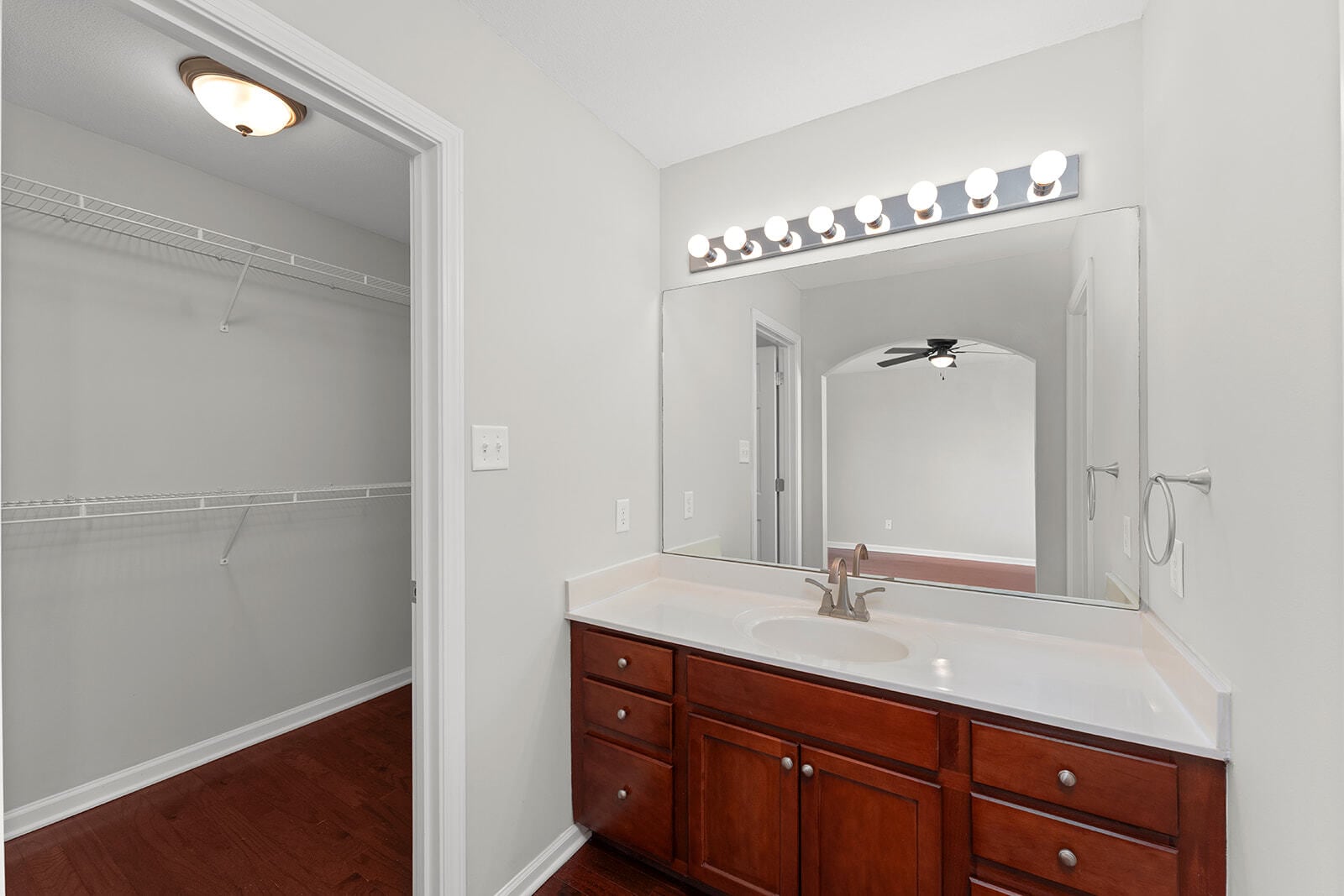 Building Photo - 3504 Oak Villa Way