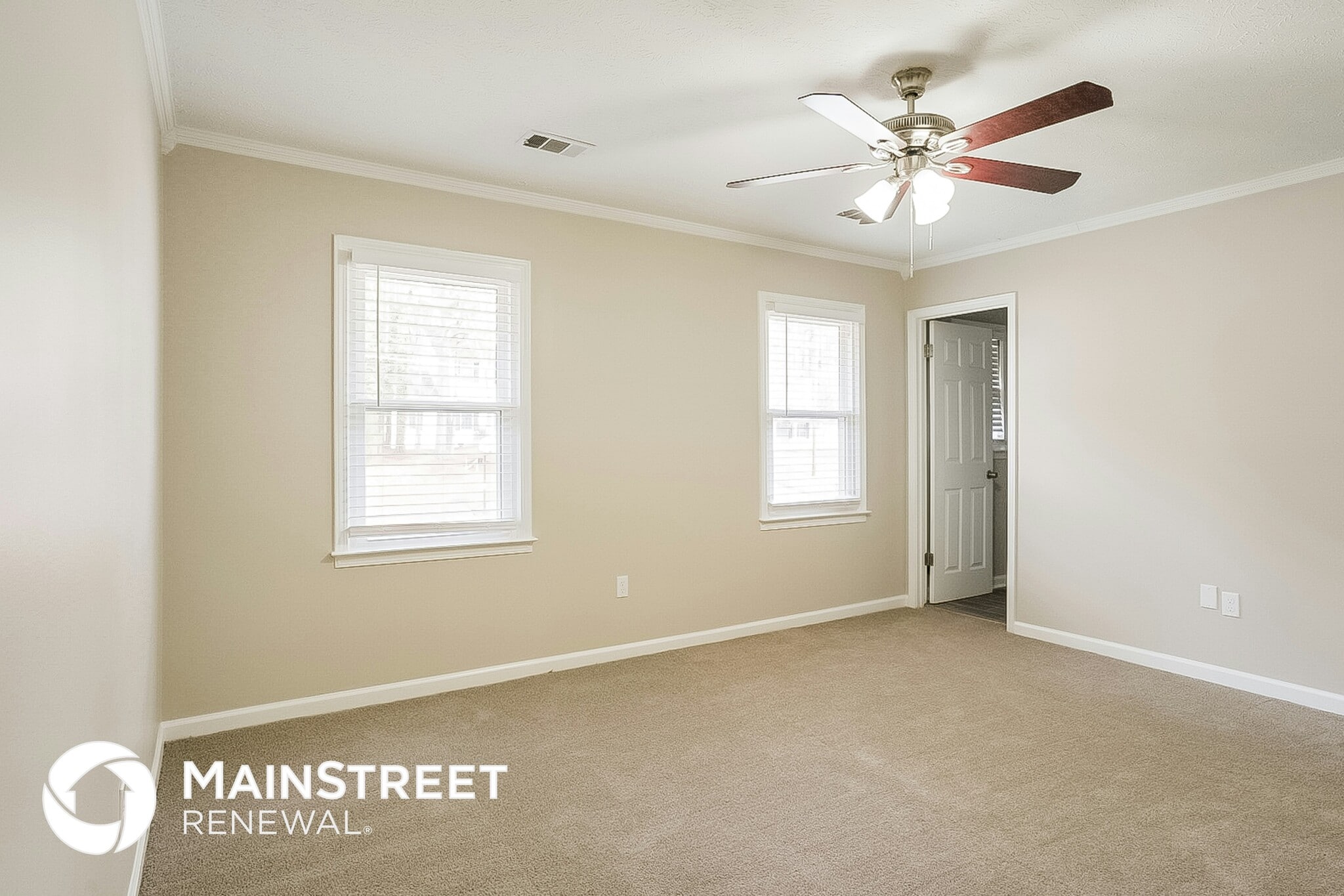 Building Photo - 2440 Hillboro Cir S W