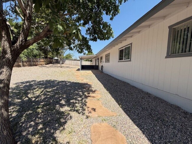 Building Photo - Spacious and newly remodeled 4 Bedroom wit...
