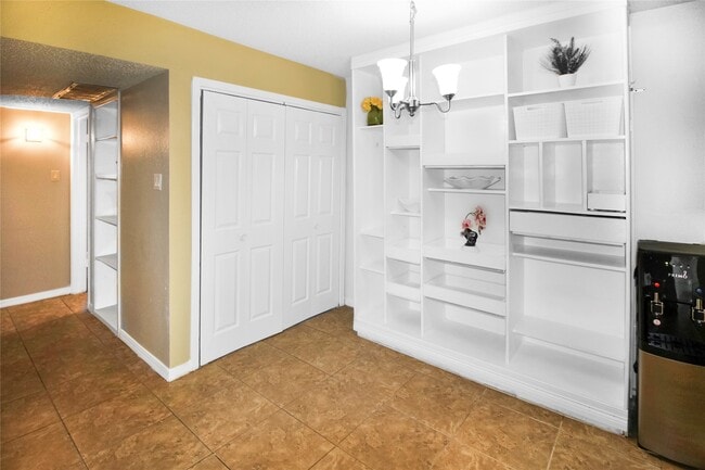 Building Photo - 2800 Jeanetta St