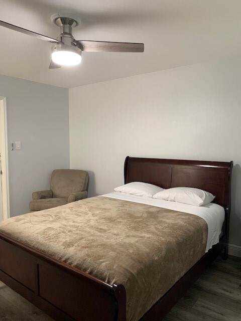 Building Photo - 355 N Post Oak Ln