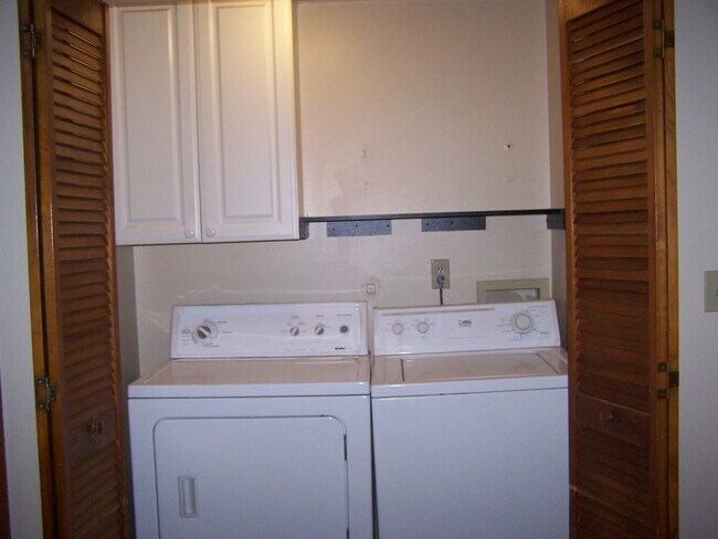 Building Photo - 1350 George Edwards Ct