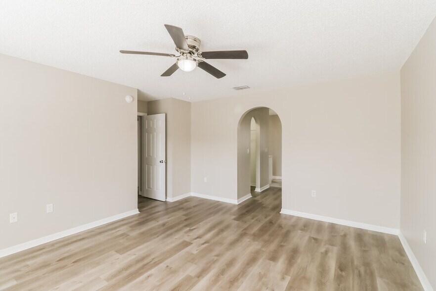 Building Photo - 11515 Linden Dr
