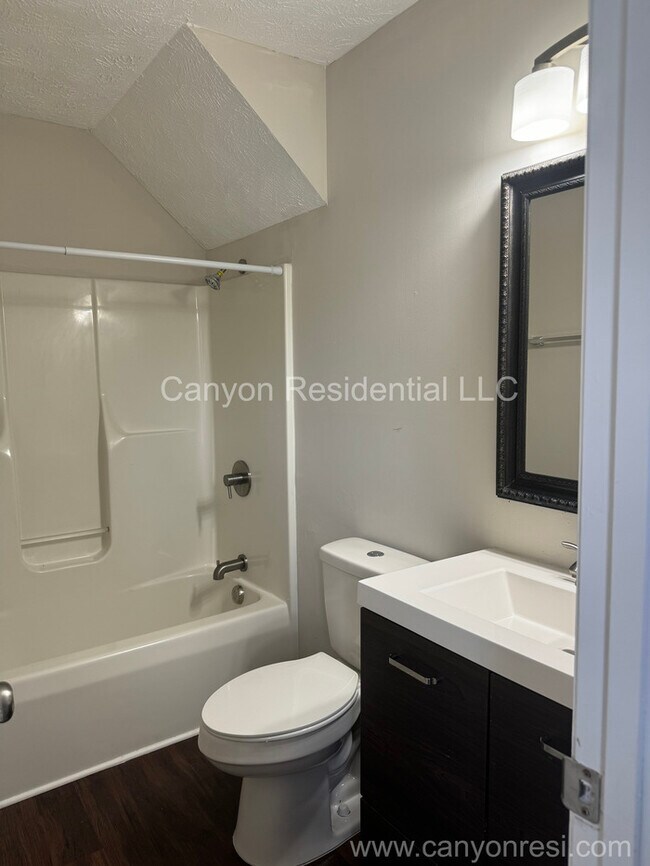 Building Photo - 6615 Burgenfield Dr