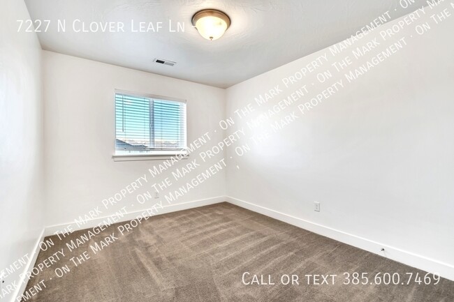 Building Photo - 7227 N Clover Leaf Ln