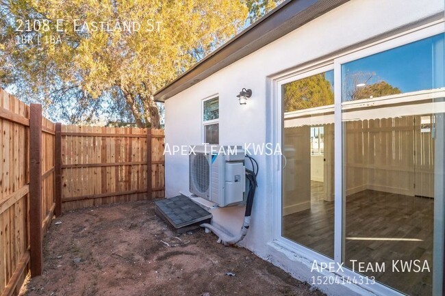 Building Photo - $825 Beautifully Remodeled 1 Bed | 1 Bath ...