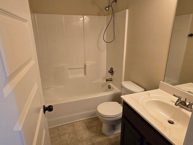 Building Photo - 4416 Grove Landing Dr