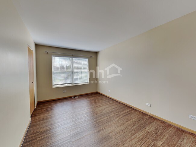 Building Photo - 1708 Lake Pointe Ct