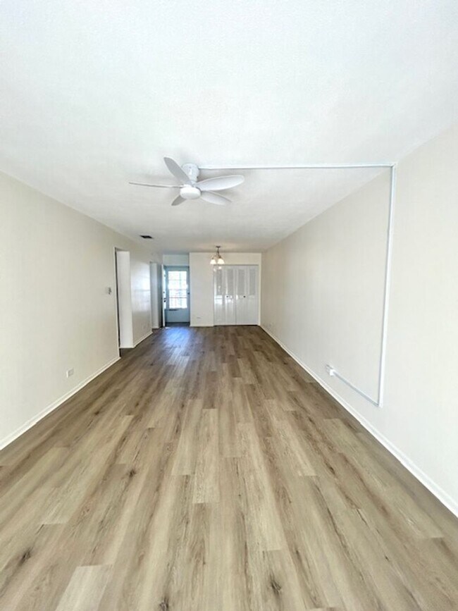 Building Photo - 55+Community - ANNUAL  1/1 GREAT LOCATION - UPDATED UNIT WITH COMMUNITY HEATED POOL!