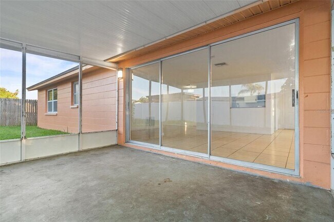 Building Photo - 3327 Garfield Dr