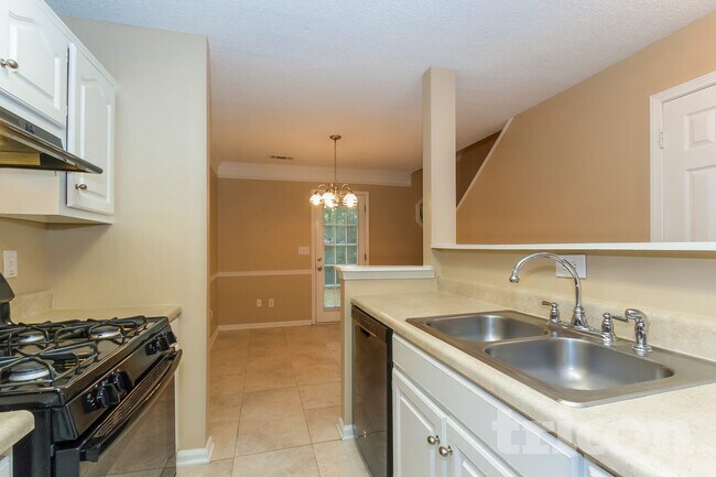 Building Photo - 1318 N Hampton Dr