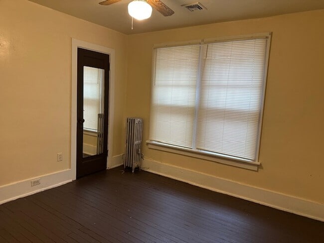 Building Photo - 2020 Chestnut St