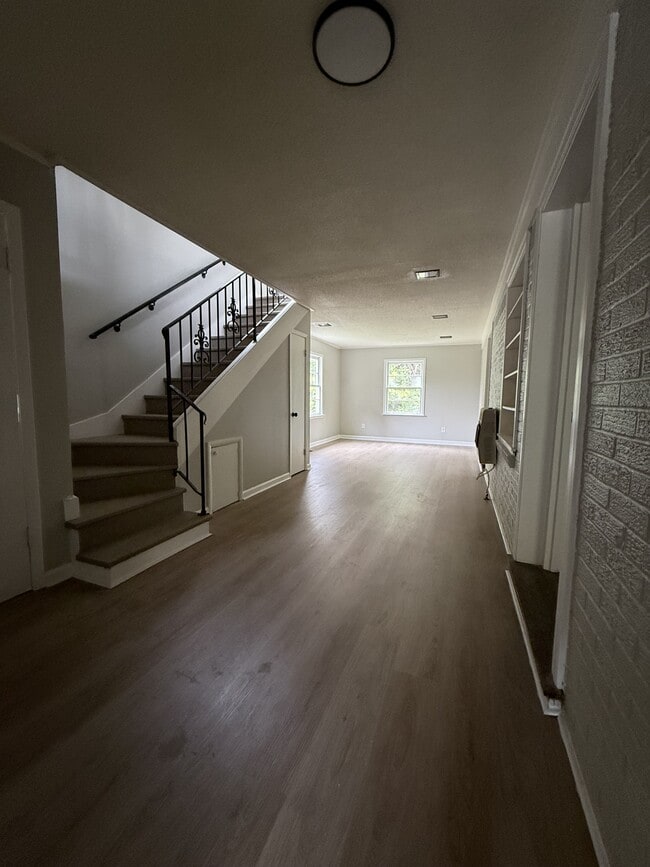 Building Photo - 405 Tyus St