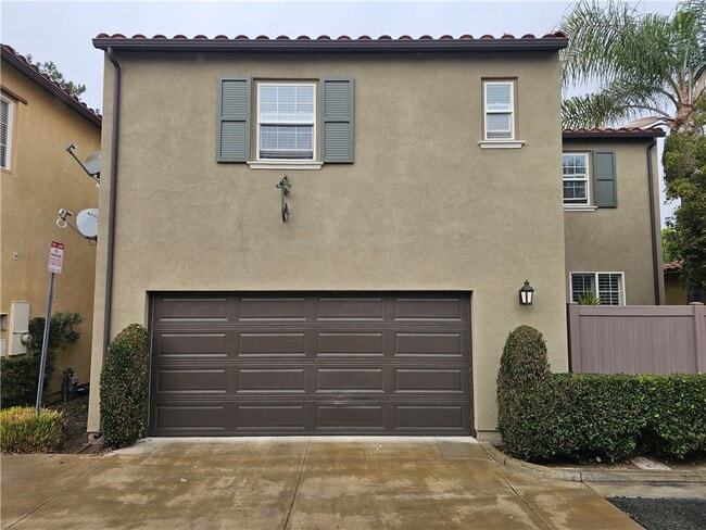 Building Photo - 16090 Valley Oak Dr