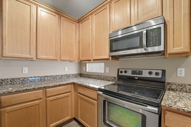 Building Photo - Stunning 3-bedroom, 2.5-bathroom home in t...