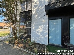 Building Photo - 2802 Lasses Blvd