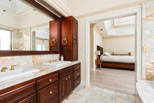 Building Photo - 14215 Killarney Dr