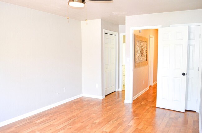 Building Photo - Nice 3 Bedroom 2 Bath Condo on Ironwood Golf Course