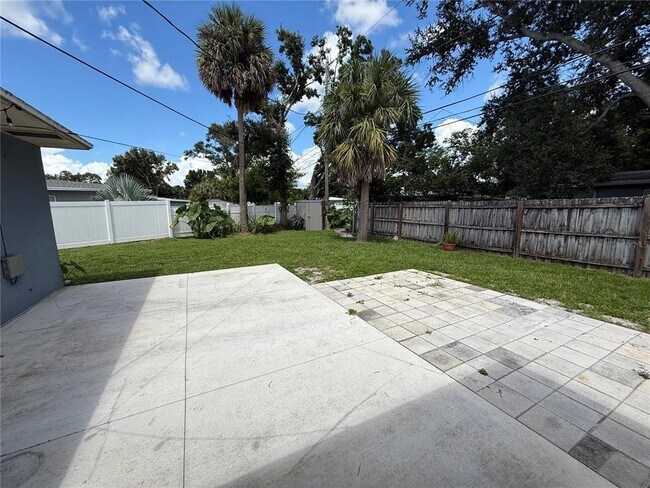 Building Photo - 4423 Crestwood Dr N