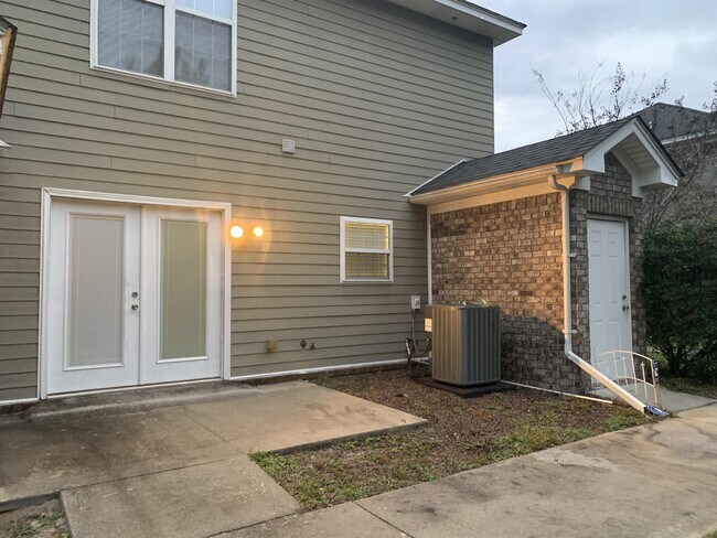 Building Photo - 120 Caswell Ct