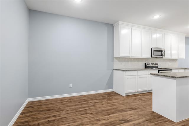 Building Photo - 652 River Garden Dr