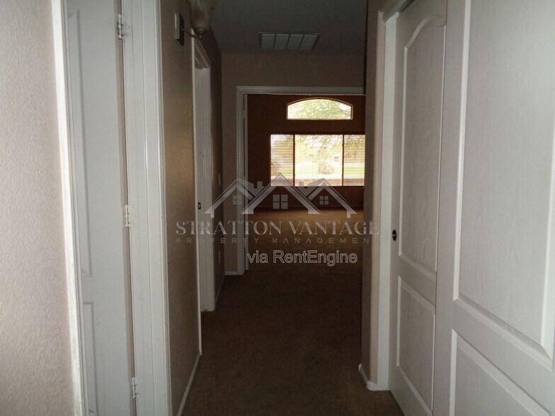 Building Photo - 22427 N Van Loo Dr