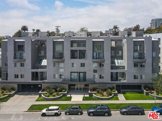 Building Photo - 1617 S Beverly Glen Blvd
